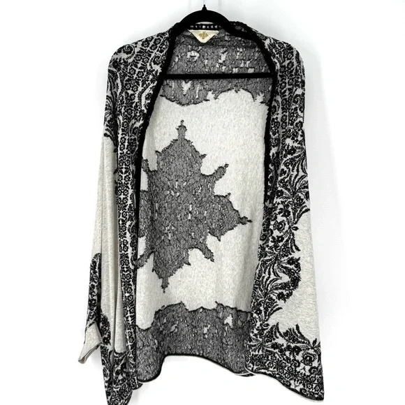 Anthropologie HWR Black and White Patterned sweater, oversized shawl Cardigan - Picture 2 of 5